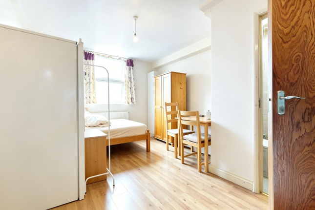 Flat 5, 39, Tabley Road, London photo 4