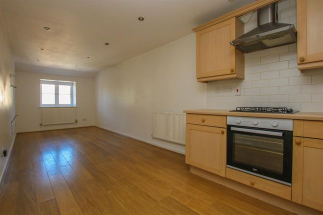 8 Swallows Court, Gresham Close, Brentwood photo 4