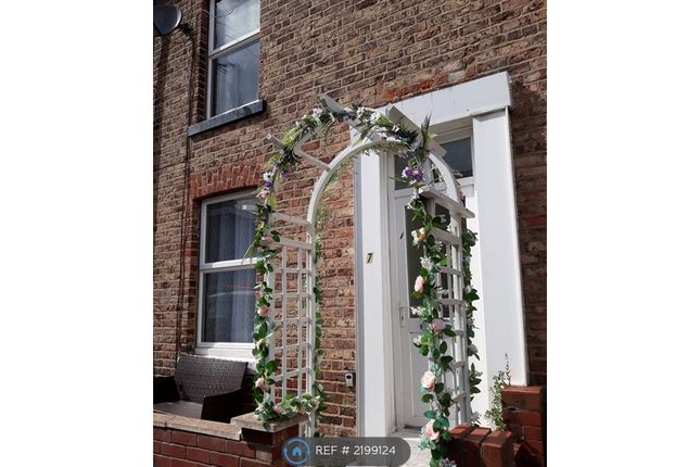 3Beds Facing Front &amp; Fully Enclosed Back Garden