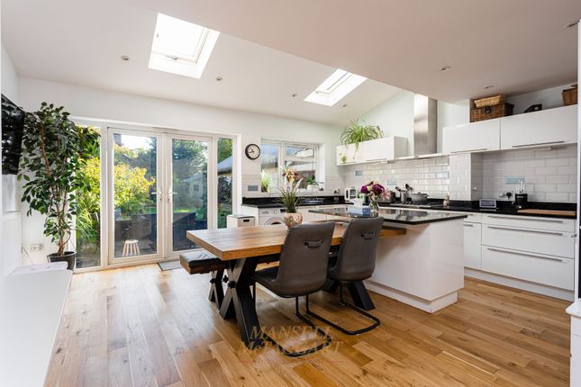 173 Balcombe Road, Horley photo 2