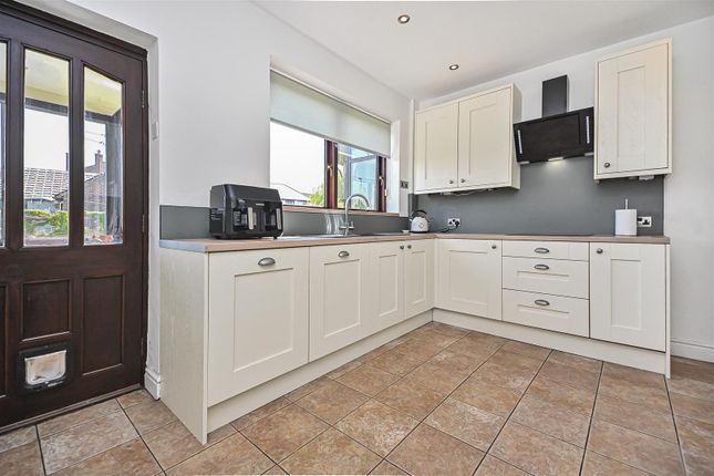 18, Lynwood Avenue, Lowton photo 4