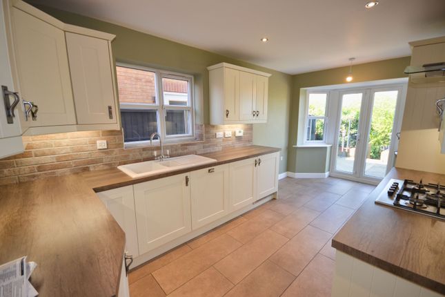 39, Newmarket Close, Corby photo 3