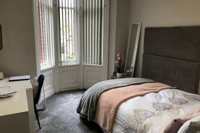 Flat 4, Leeds photo 4