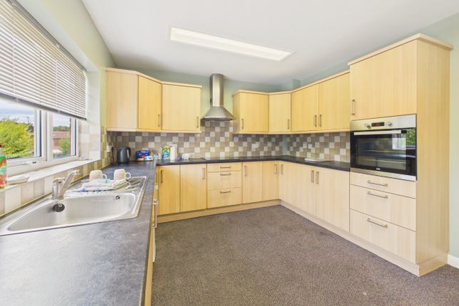 18 Orchard Close, Barton-Upon-Humber, Lincolnshire photo 4