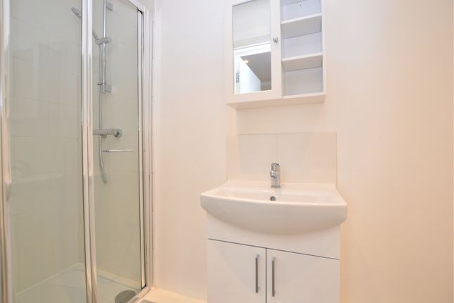 Flat 5, 146-148, New Cross Road, London photo 3