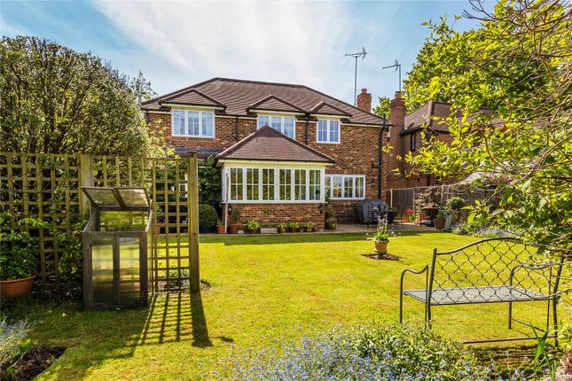 3, Old Oak Gardens, Horsell photo 2