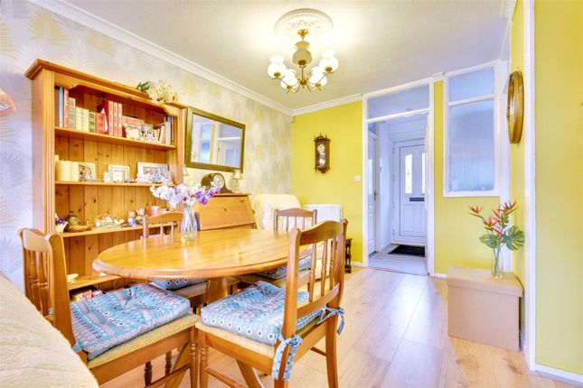 82, Cairns Close, Nottingham photo 4