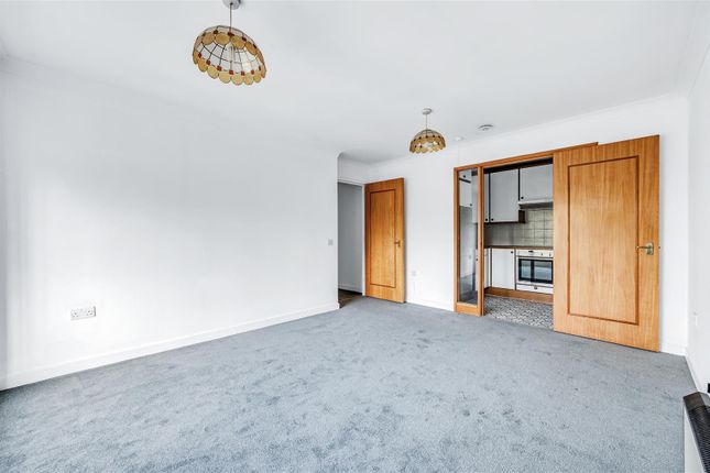 93, Beechwood Grove, London photo 4