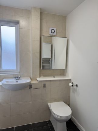 154, Courtenay Avenue, Harrow photo 5