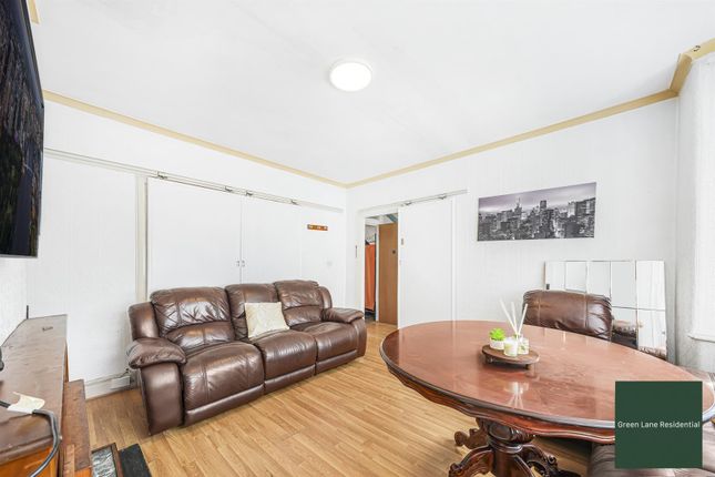 25, Netherfield Gardens, Barking photo 4