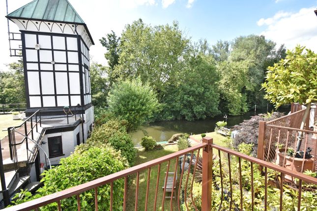 Town house to rent in Pages Wharf, Mill Lane, Taplow, Maidenhead