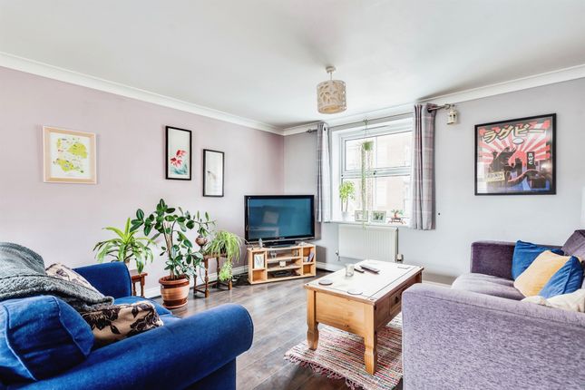 Flat for sale in Lynmouth Road, Swindon