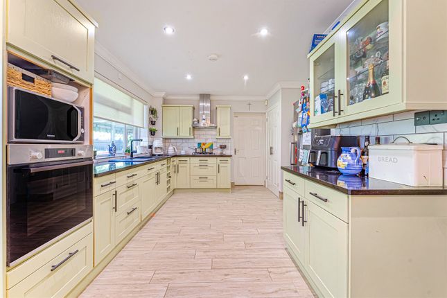 4, Hampden Way, Hertfordshire photo 4