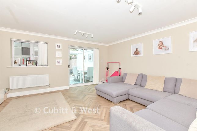 14, Goldcrest Close, Waterlooville photo 4