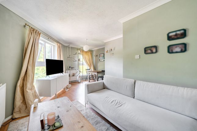 53, Chapel Fields, Godalming photo 2