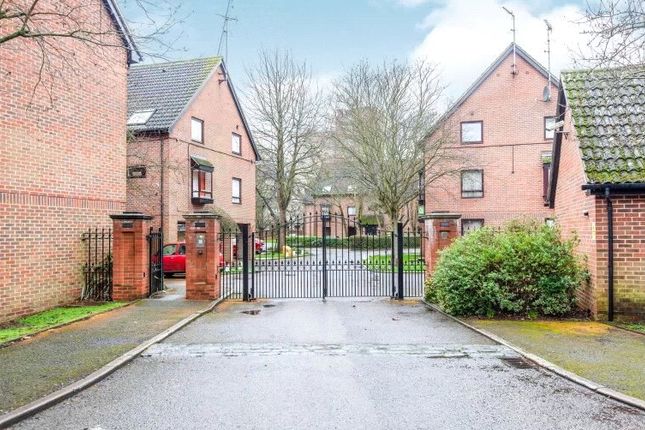 Thumbnail Flat to rent in The Oaks, Moormede Crescent, Staines-Upon-Thames, Surrey