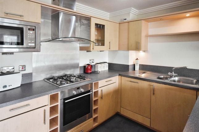 Flat to rent in Tallow Road, Brentford