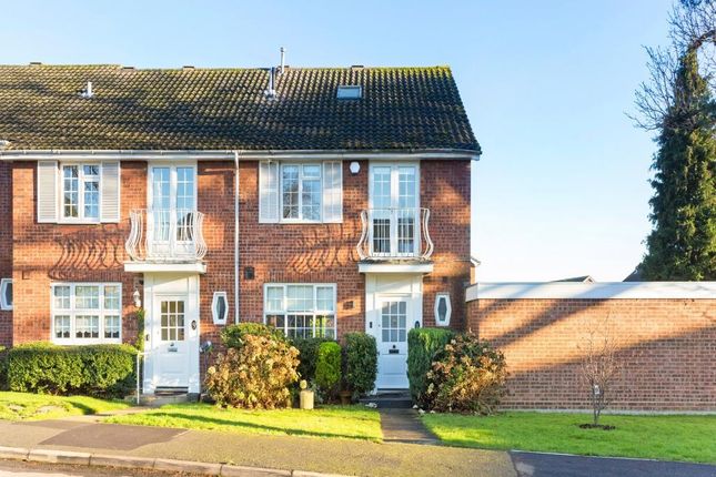 Thumbnail Flat to rent in Sunningdale Close, Stanmore