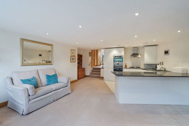 Chestnut Court,Flat 1, Hoskins Road, Oxted photo 4