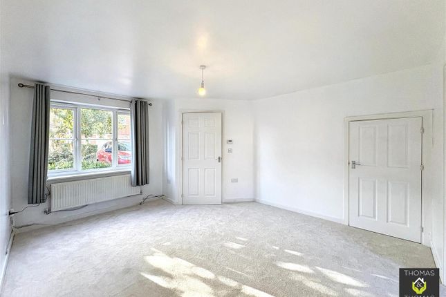 13, Whitefield Crescent, Gloucester photo 3