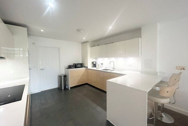 3-bed house on 2, Romford, £2,500/mo