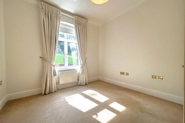 Flat to rent in Church Lane, Oxted, Surrey