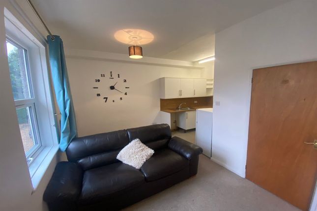 Flat to rent in Flat 8 Roseland, Bath Road, Devizes, Wiltshire