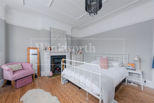 Terraced house to rent in Bathurst Gardens, London