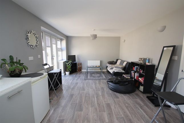 Flat A, The Stables, St. Johns Road, St. Ives photo 4