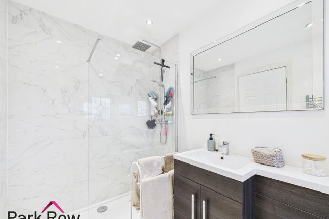 15, Beechwood Croft, Leeds photo 4