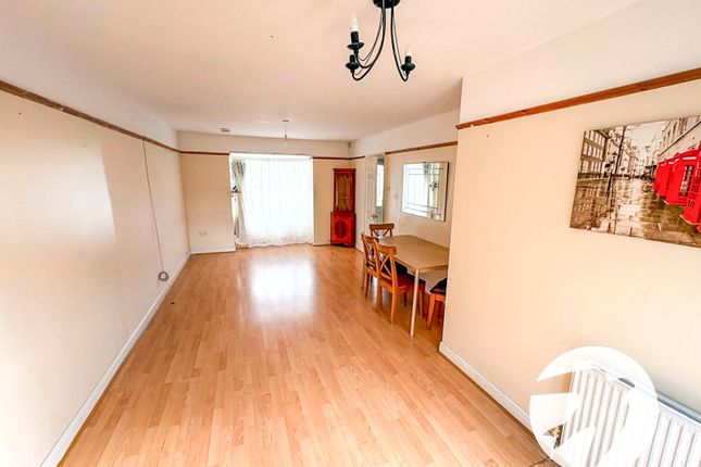 81, Kingsholm Gardens, London photo 4
