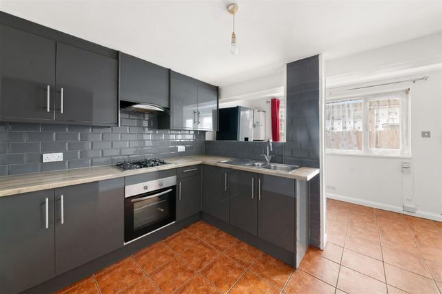 17, Waylands, Hayes photo 2