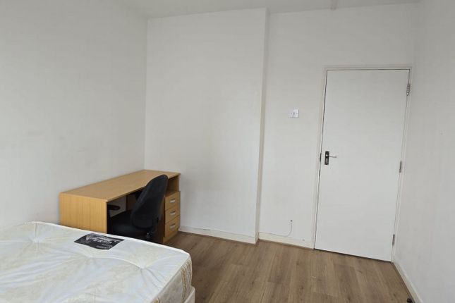 Room to rent in Thornaby House, Room 5, Canrobert Street, Bethnal Green