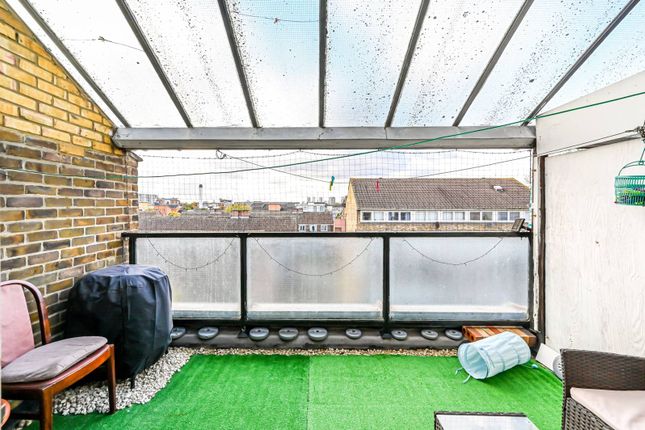 Maisonette for sale in Garnies Close, Peckham