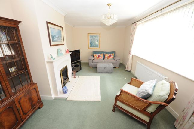 3, Willow Close, Cleckheaton photo 5