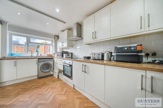7, Lincoln Close, Erith photo 4