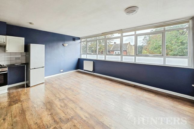 Flat 3, Strathmore House 31-33, High Street, Carshalton photo 2