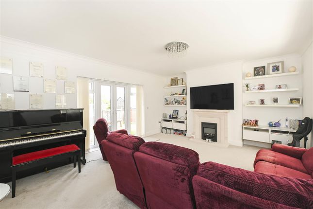 15, Probyn Close, Kimpton photo 2