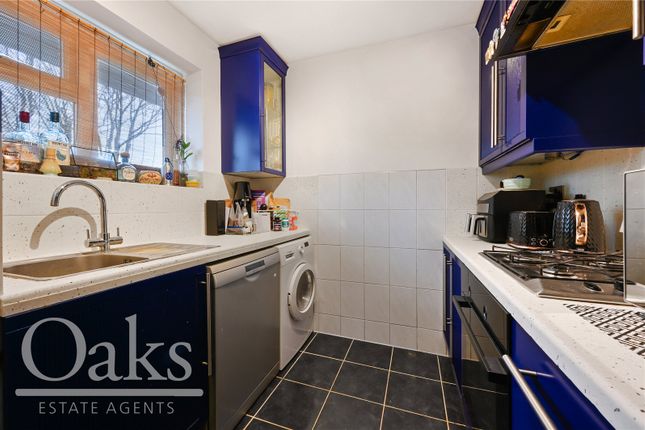 Flat 3 Eagle Court,, Rosendale Road, London photo 4