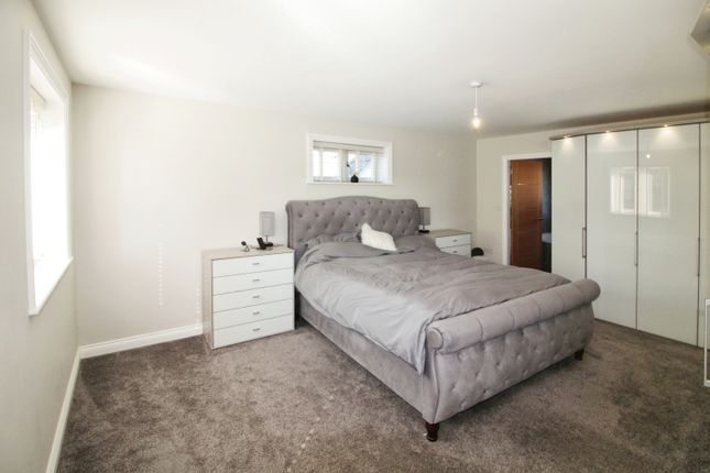 Master Bedroom.Jpg