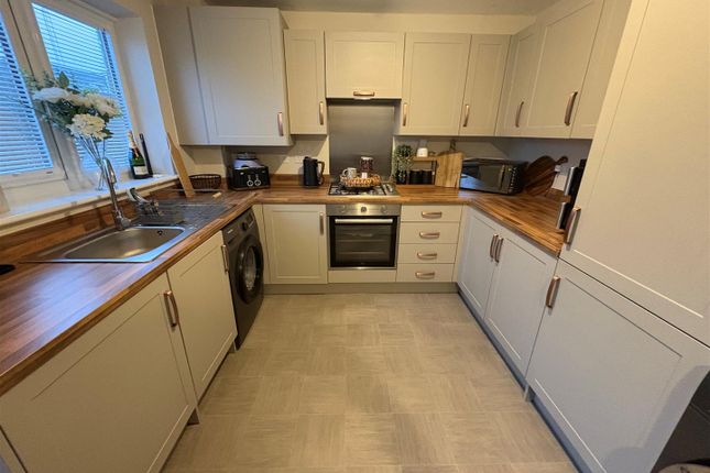 4, Shirley Mews, Bradford photo 3