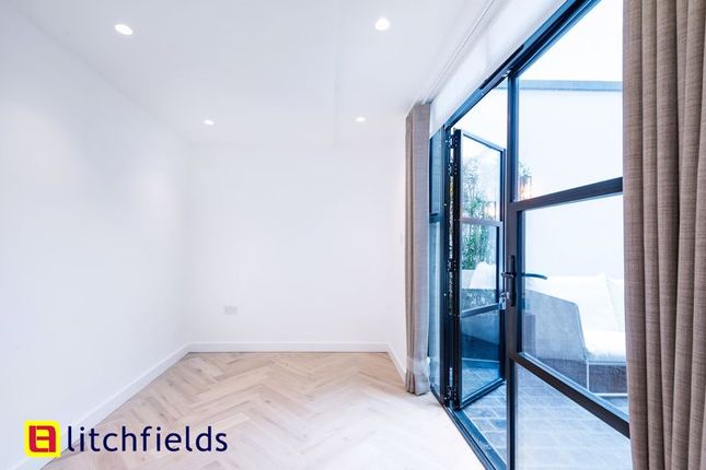 Duplex to rent in Regents Park Road, Finchley
