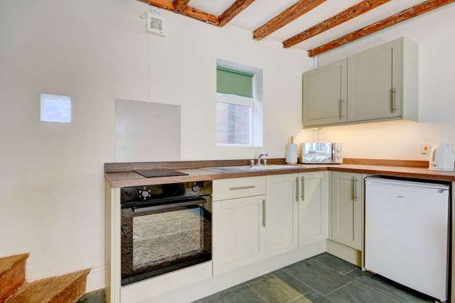 3 Linskill Square, Baxtergate, Whitby photo 4