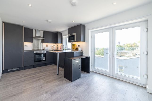 Modern 1 Bedroom Flat With Excellent Transport Links