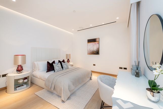 Town house for sale in Down Street Mews, London