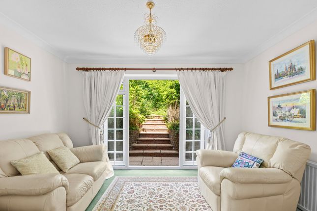 10 Ruckles Way, Amersham photo 2