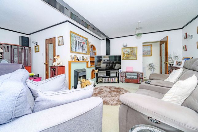 42, Little Meadow, Woodside photo 3
