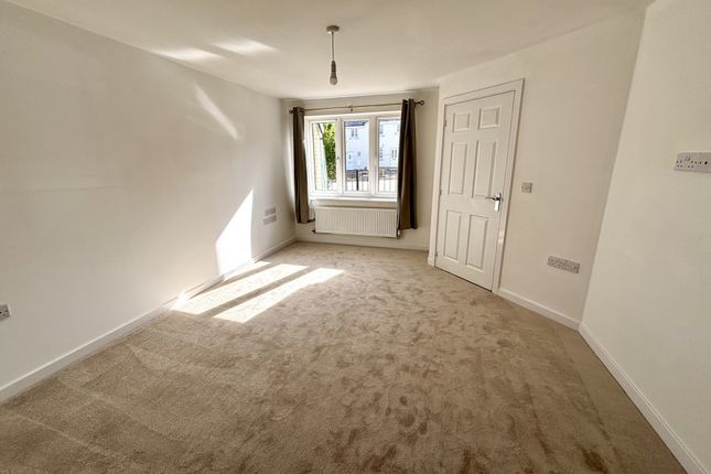 21, Kingfisher Drive, Yeovil photo 2