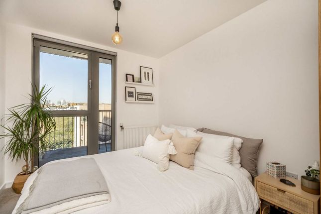 Flat 45, Waterside Heights, 16, Booth Road, London photo 4