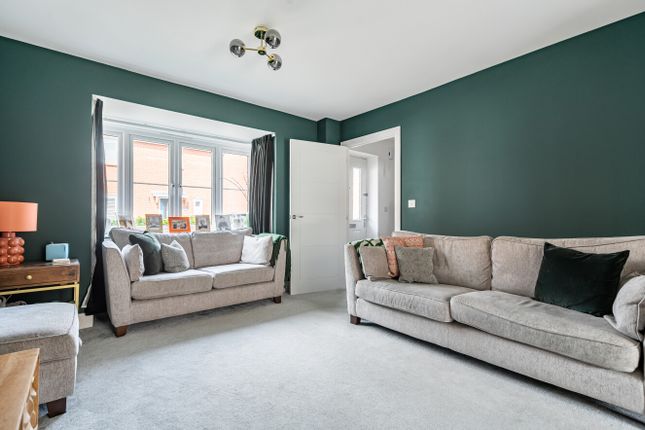 16, Freeman Crescent, Swindon photo 3